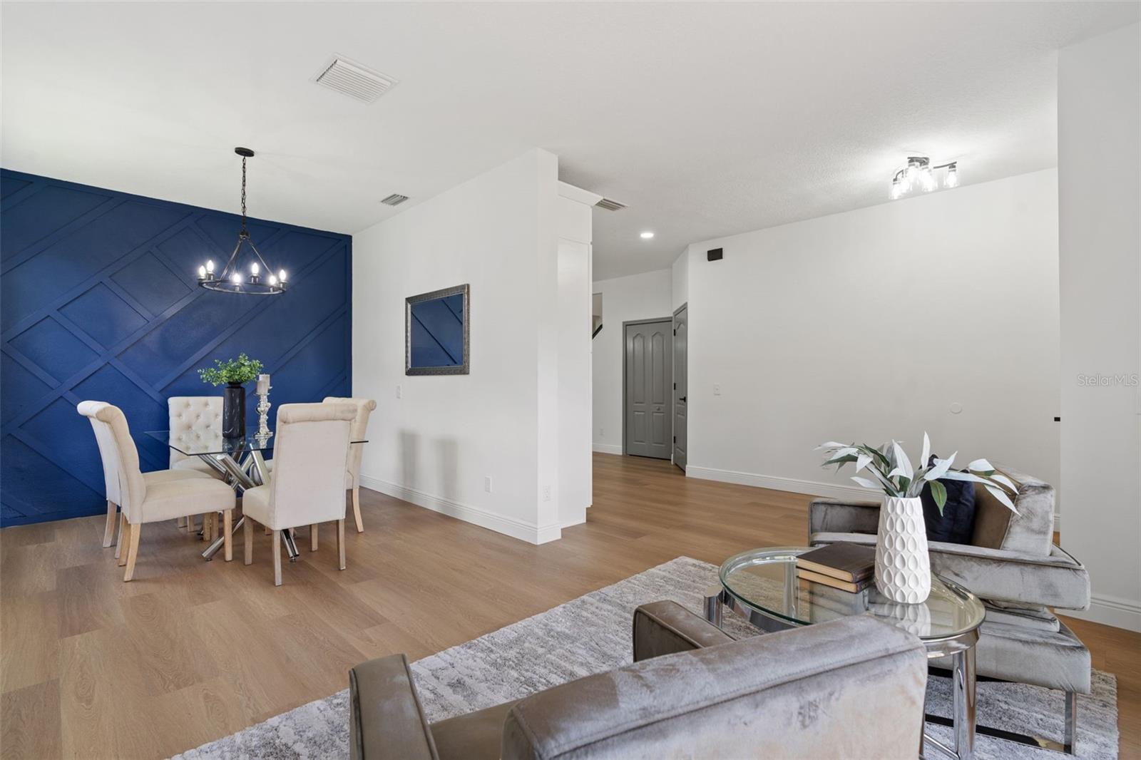 Listing photo id 4 for 1800 Loch Haven Court