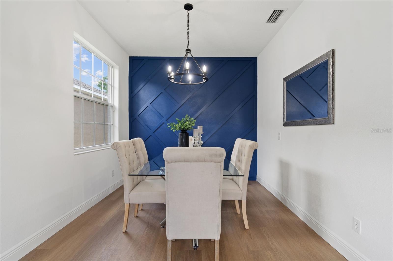 Listing photo id 5 for 1800 Loch Haven Court