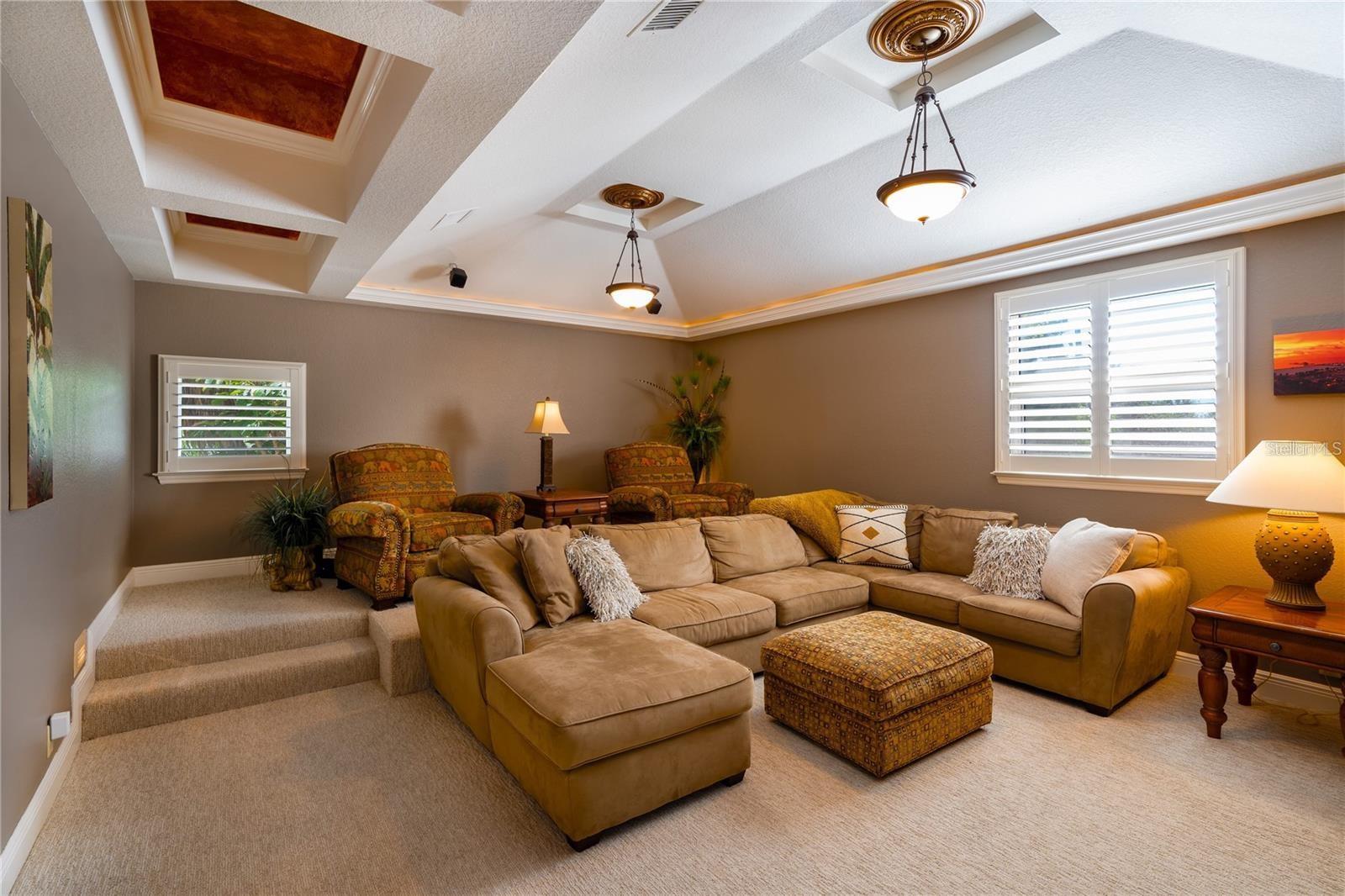 Image 31 of 82 For 831 Mandalay Avenue