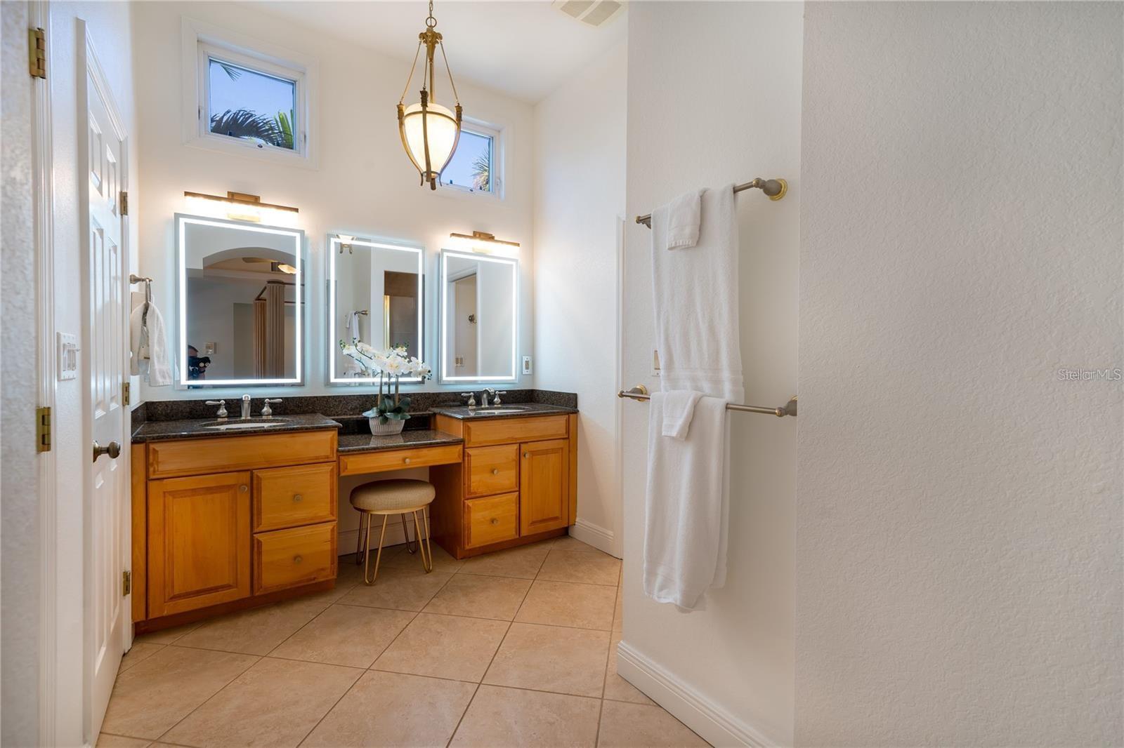 Image 37 of 82 For 831 Mandalay Avenue