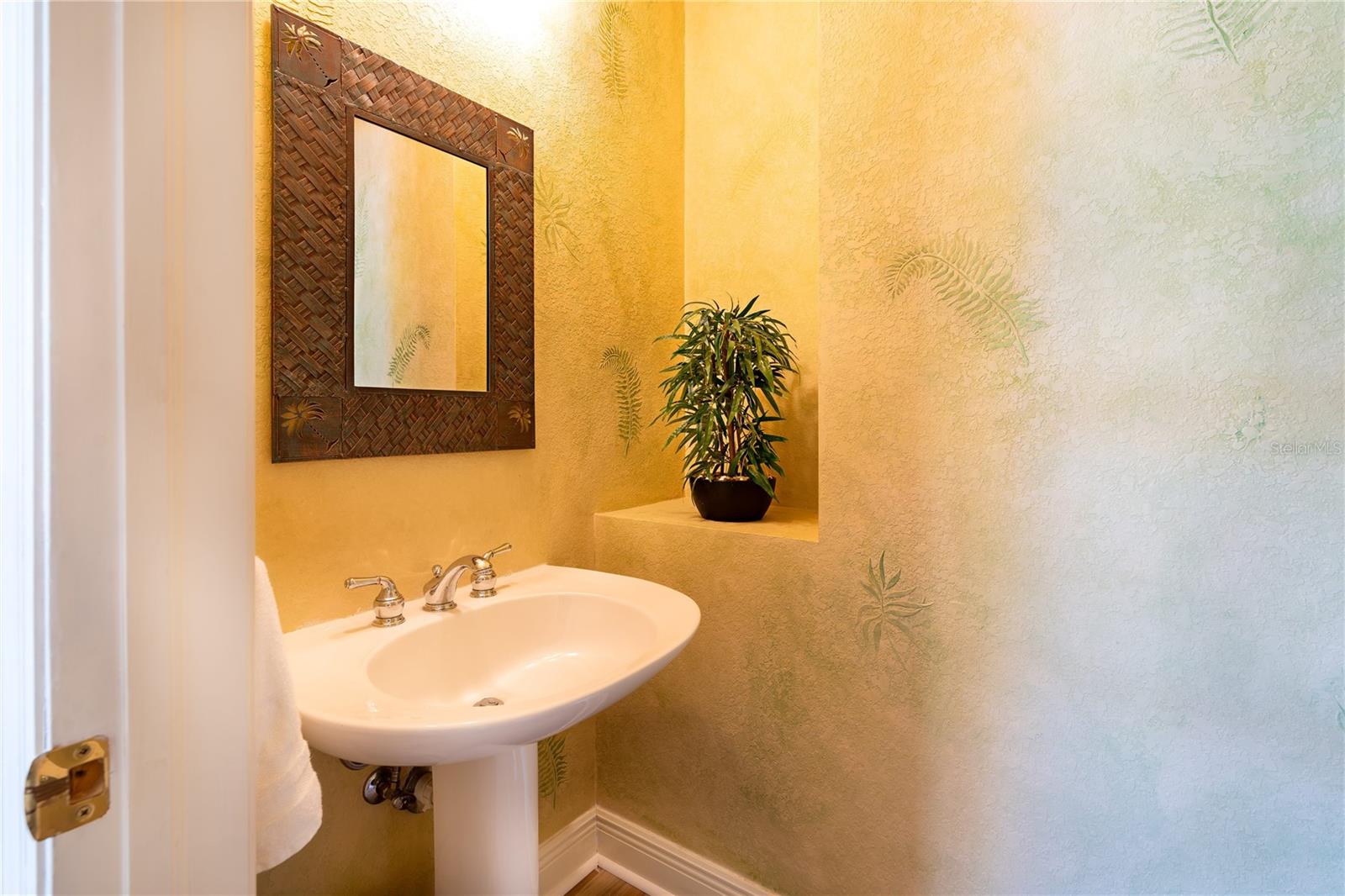 Image 42 of 82 For 831 Mandalay Avenue
