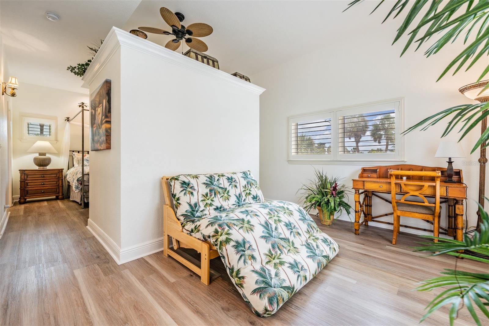Image 46 of 82 For 831 Mandalay Avenue
