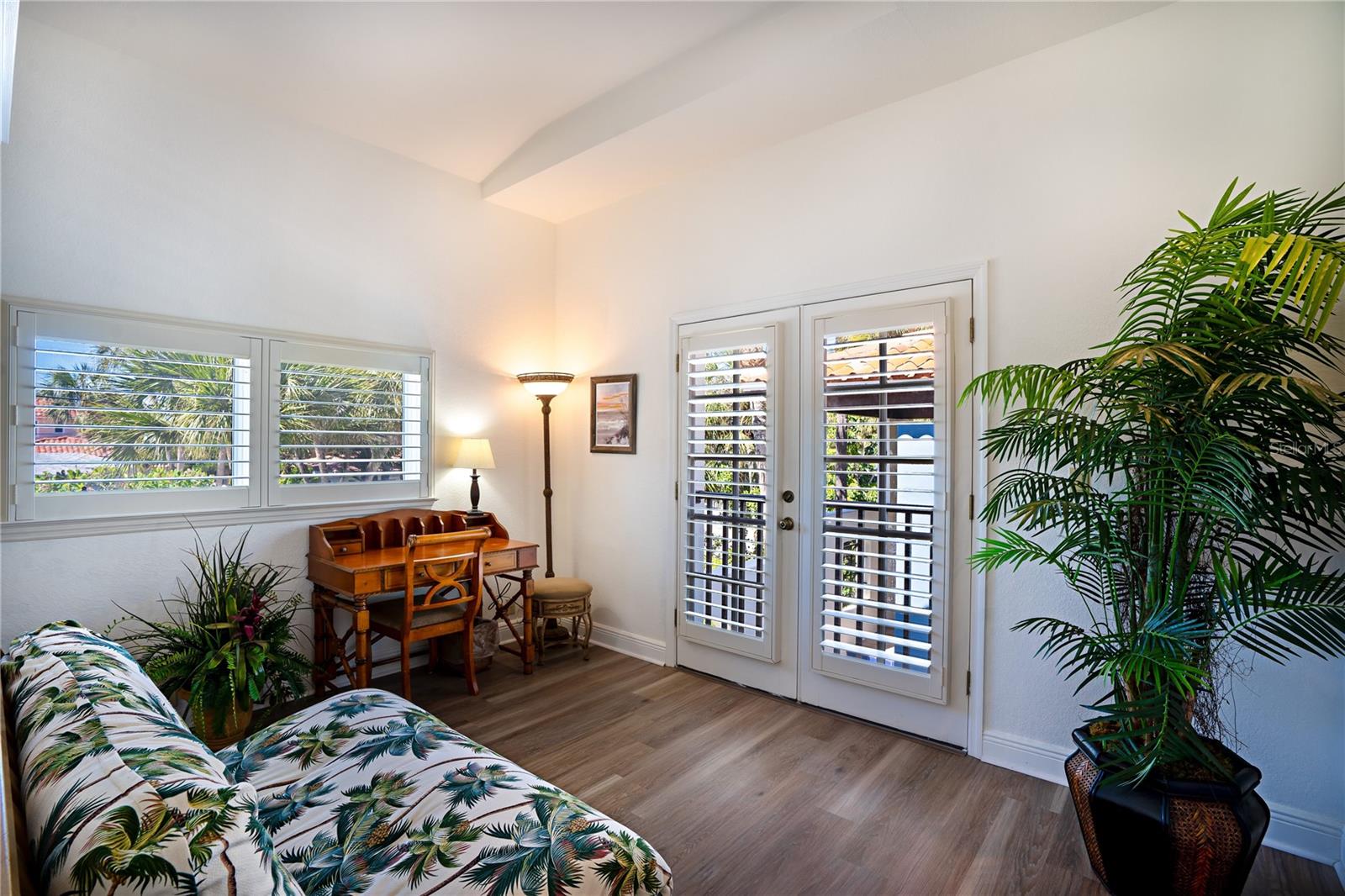 Image 47 of 82 For 831 Mandalay Avenue