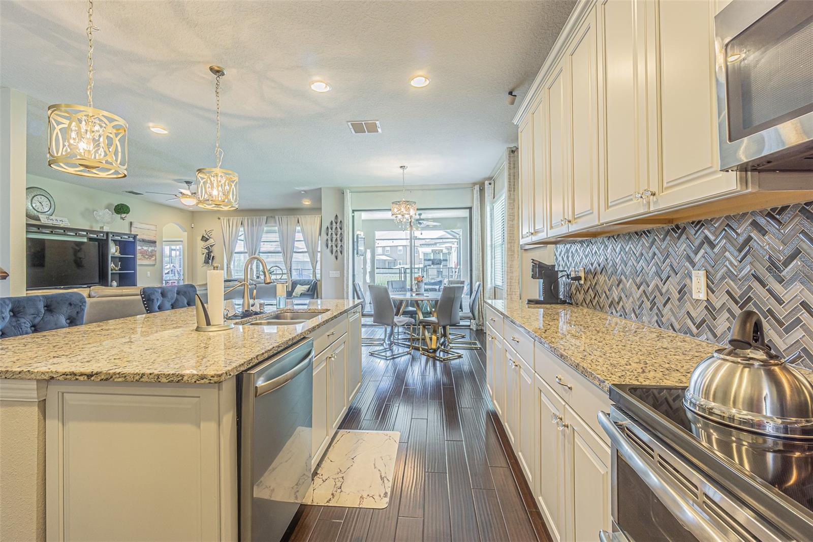 Listing photo id 8 for 19501 Whispering Brook Drive