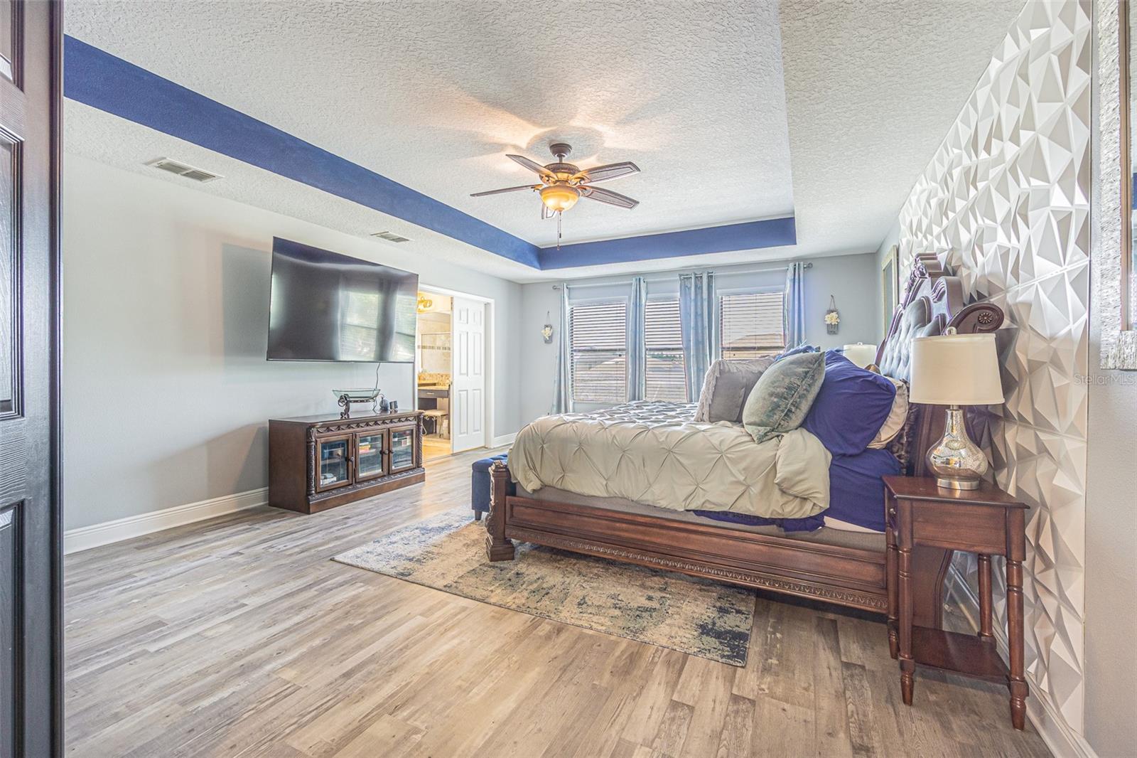 Listing photo id 28 for 19501 Whispering Brook Drive