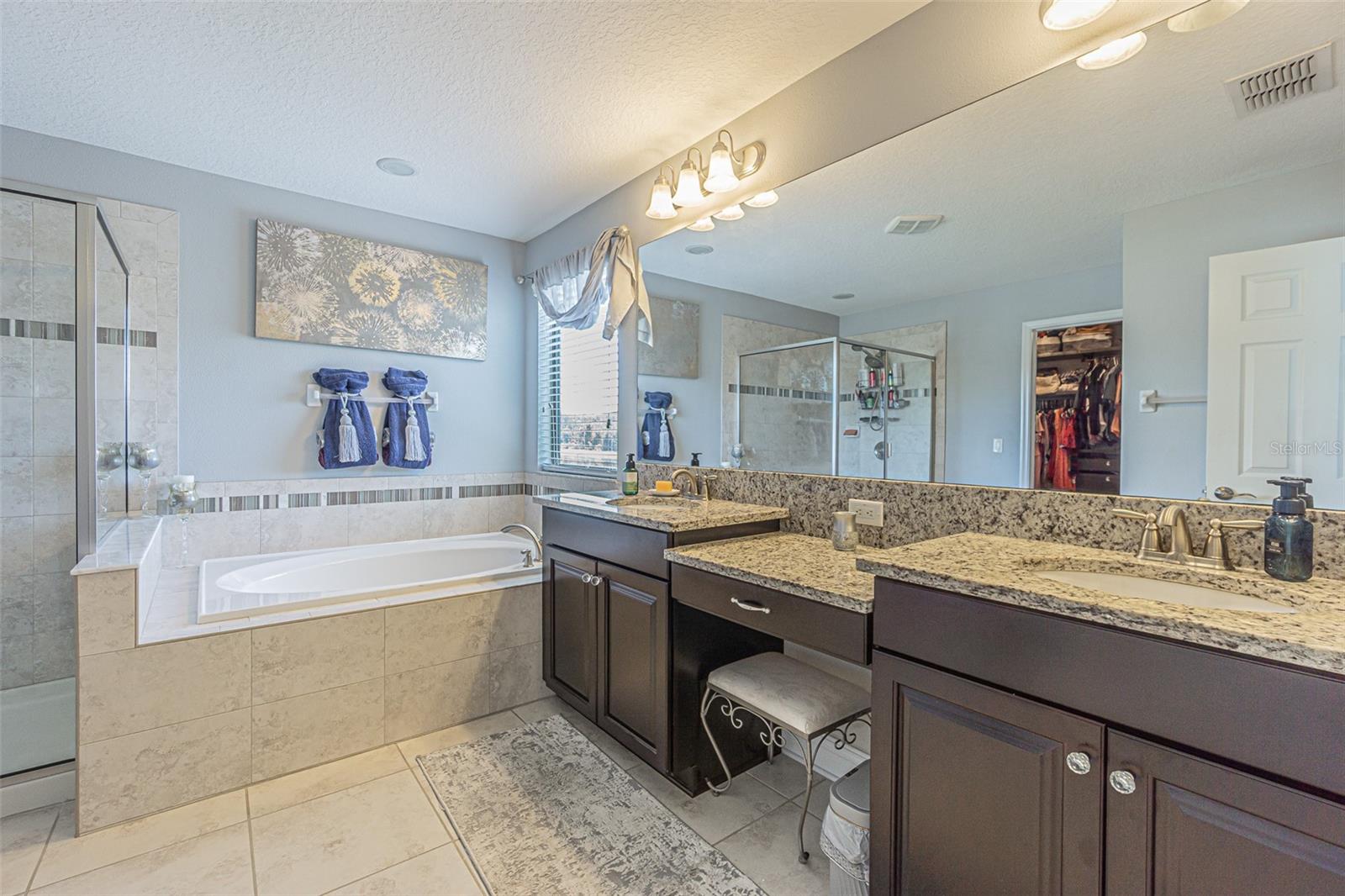 Listing photo id 31 for 19501 Whispering Brook Drive