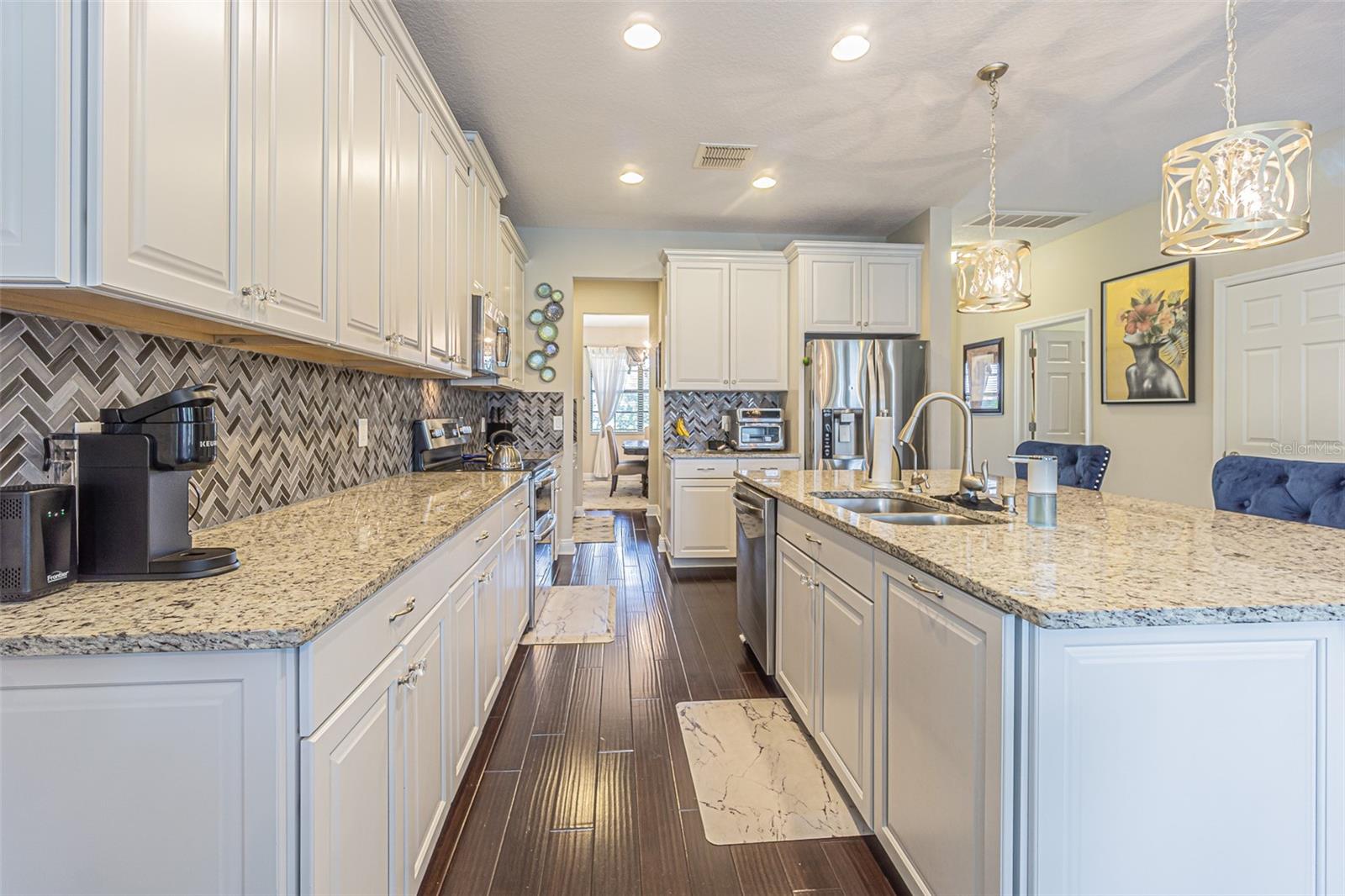 Listing photo id 2 for 19501 Whispering Brook Drive