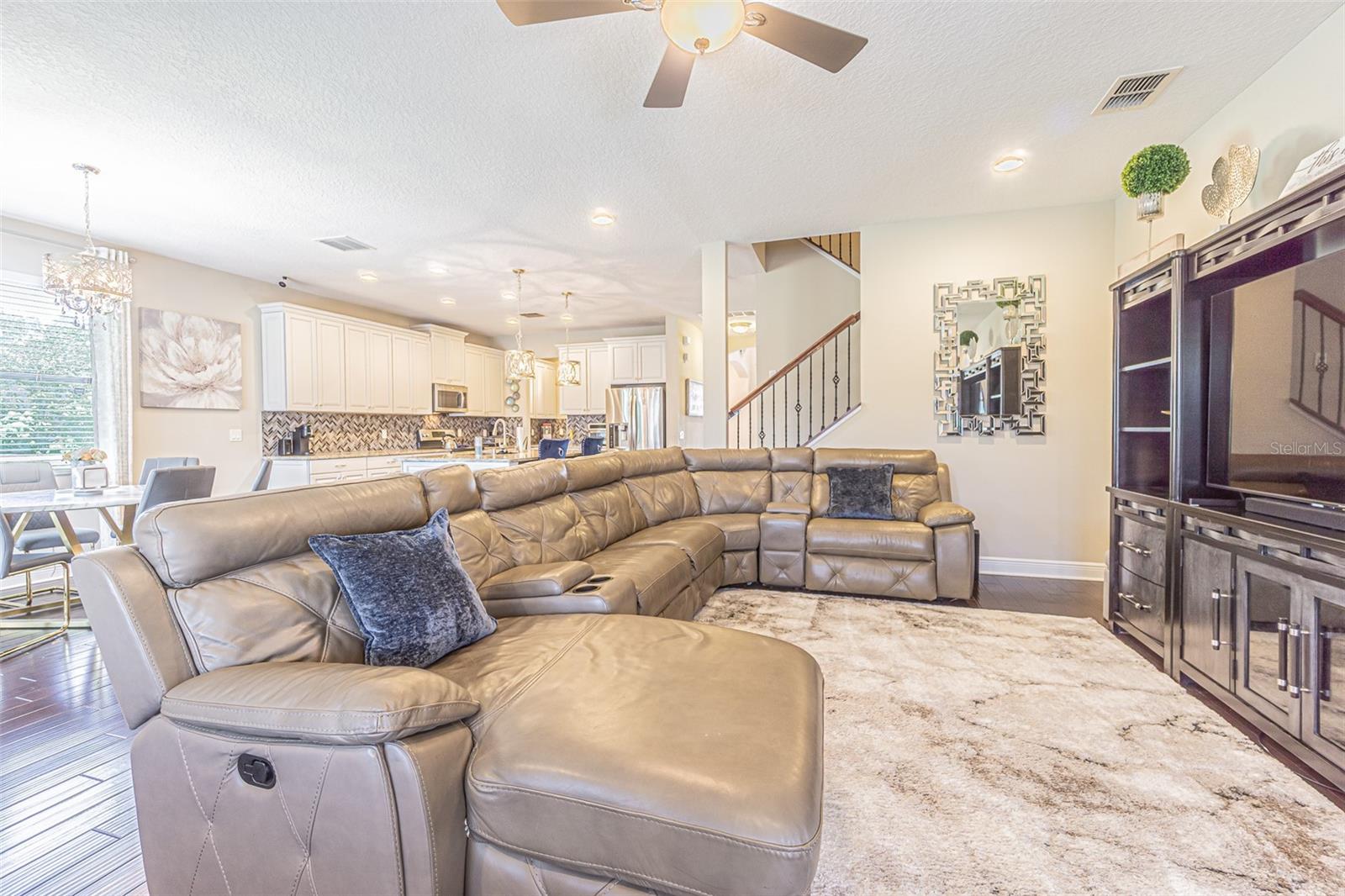 Listing photo id 3 for 19501 Whispering Brook Drive