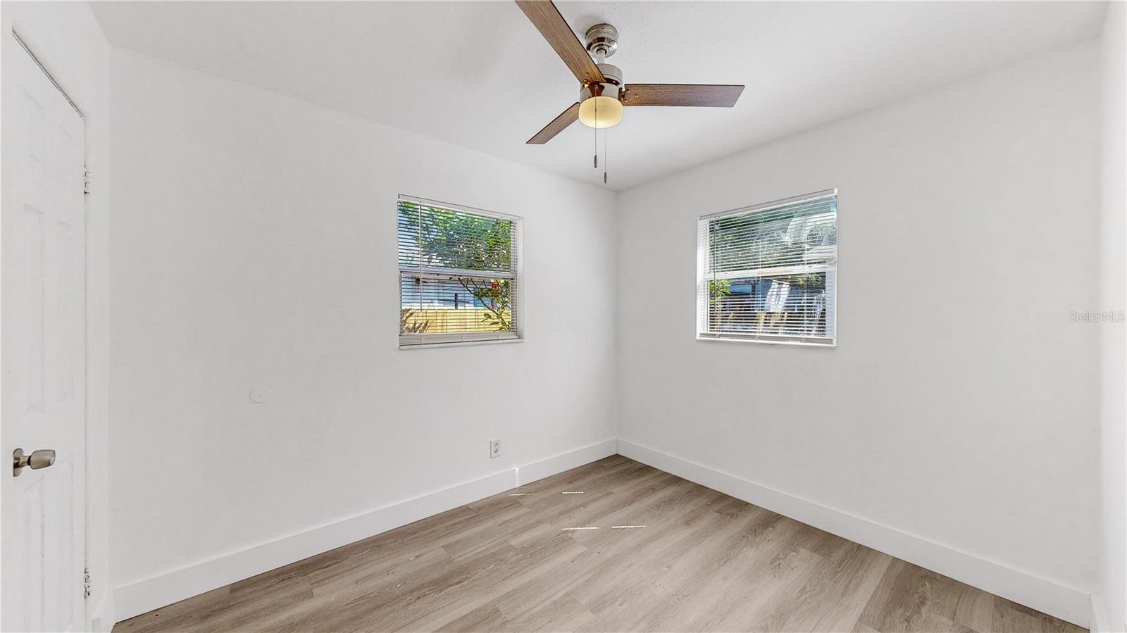 Image 9 of 27 For 1924 48th Street S