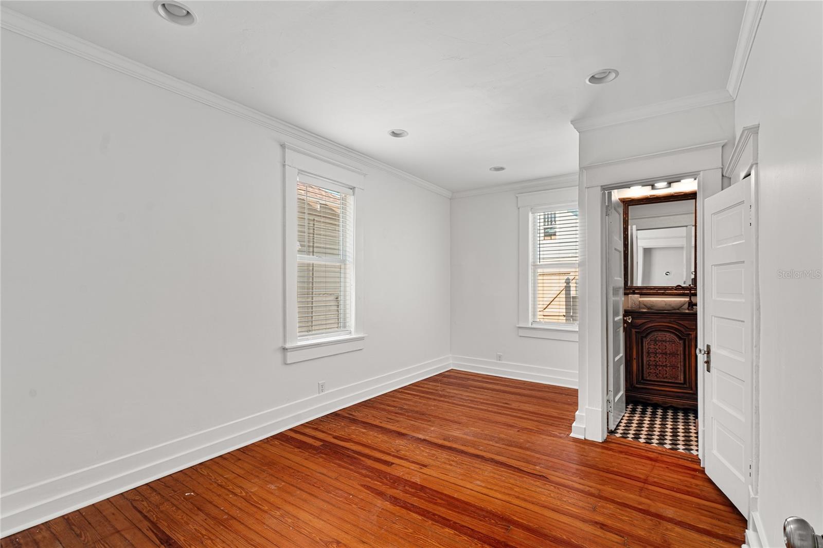 Image 22 of 50 For 528 6th Street N