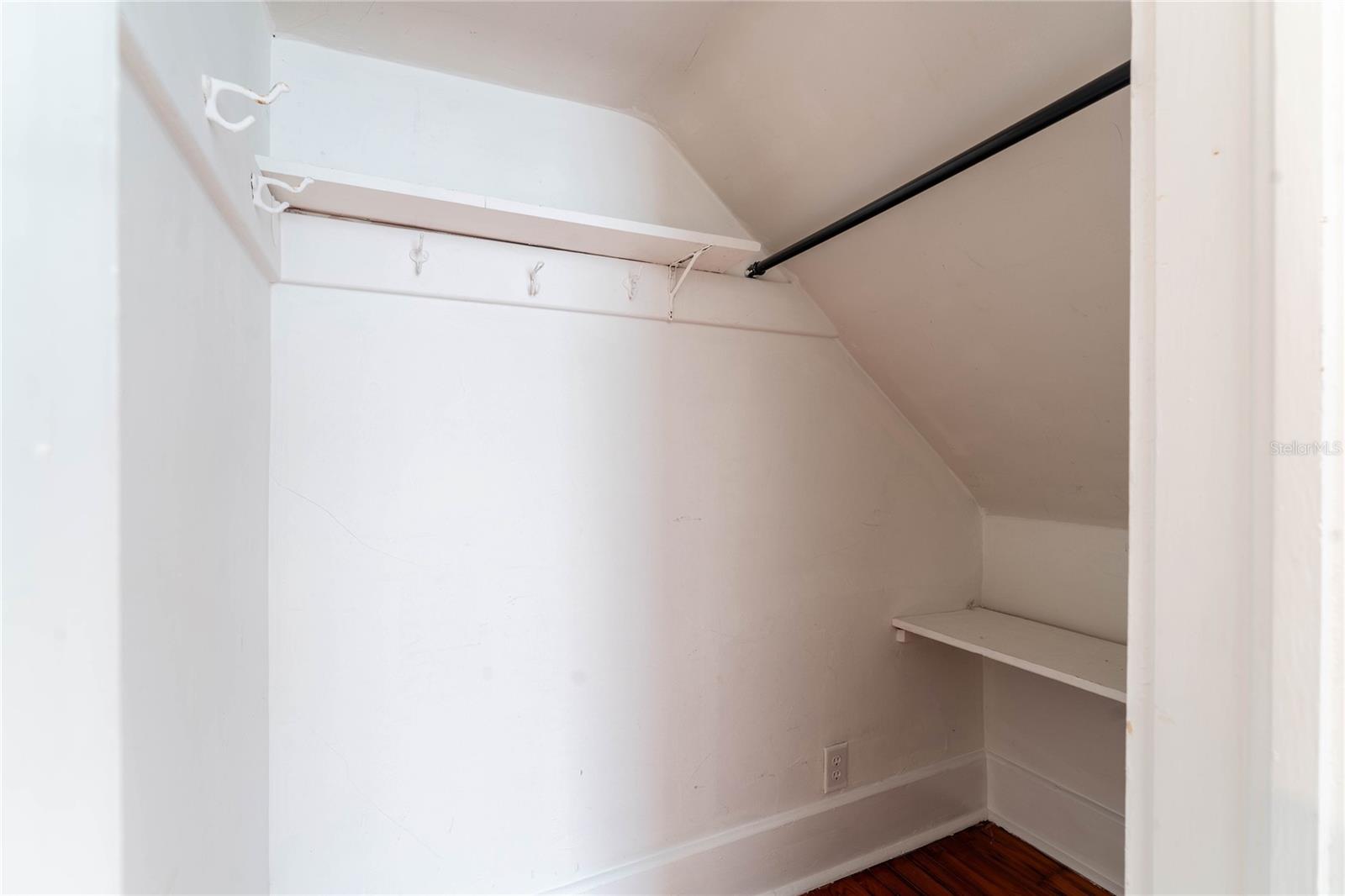 Image 24 of 50 For 528 6th Street N