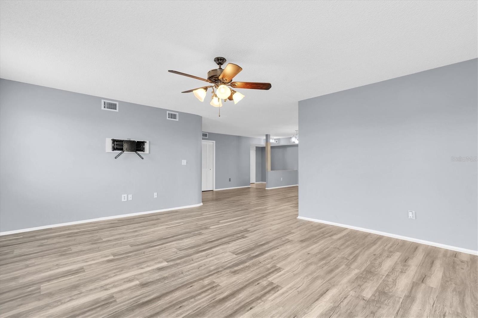 Image 11 of 48 For 8198 Terrace Garden Drive 511