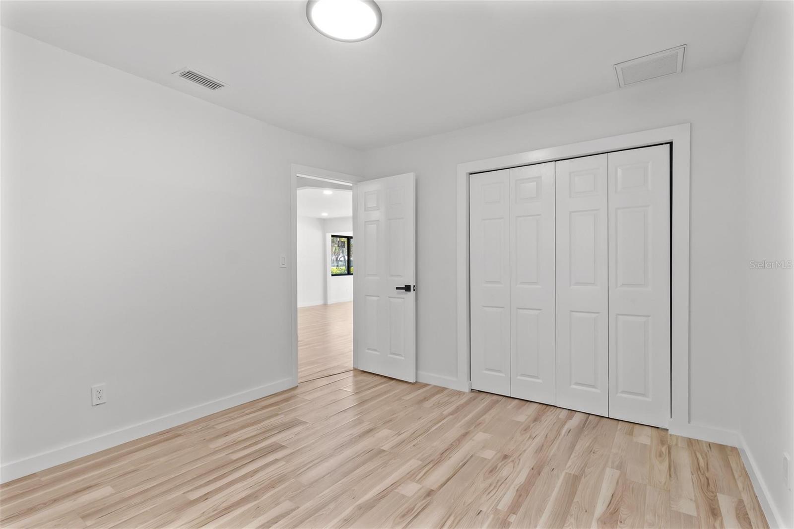 Image 10 of 25 For 711 19th Avenue S