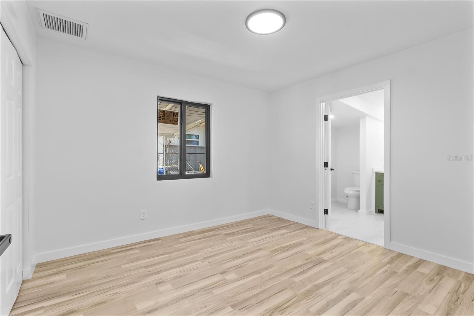 Image 12 of 25 For 711 19th Avenue S