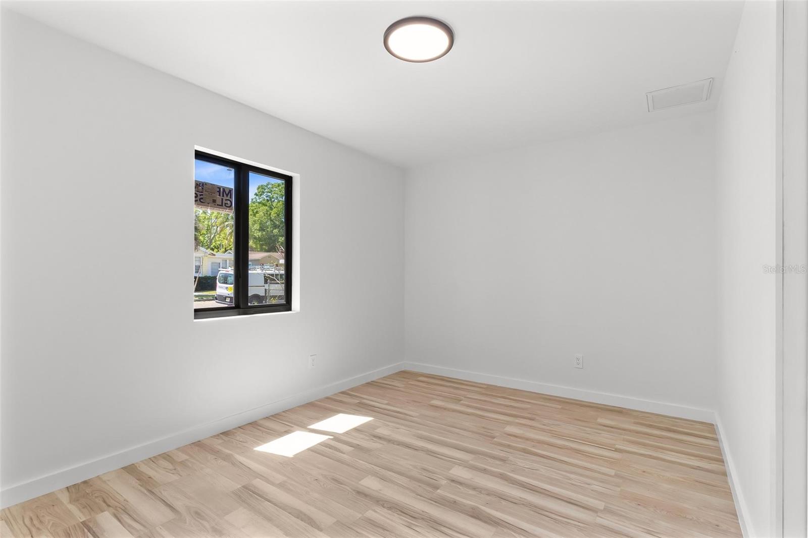 Image 18 of 25 For 711 19th Avenue S