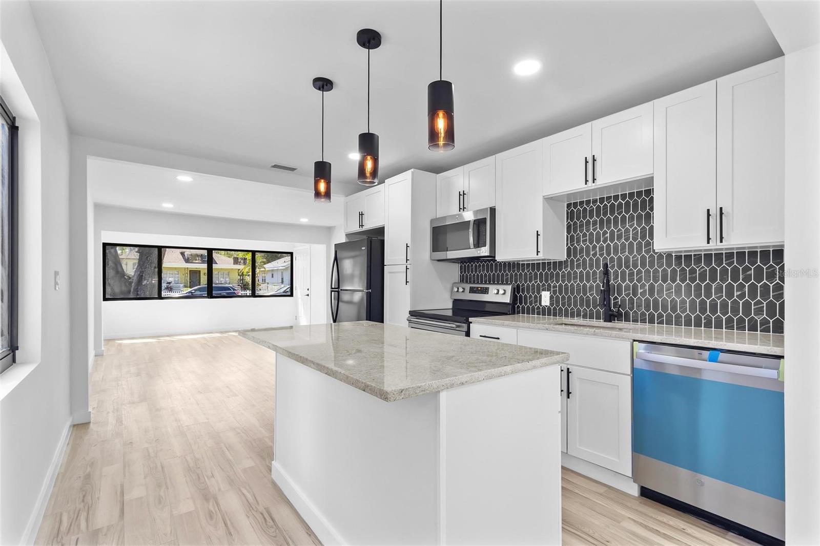 Image 7 of 25 For 711 19th Avenue S