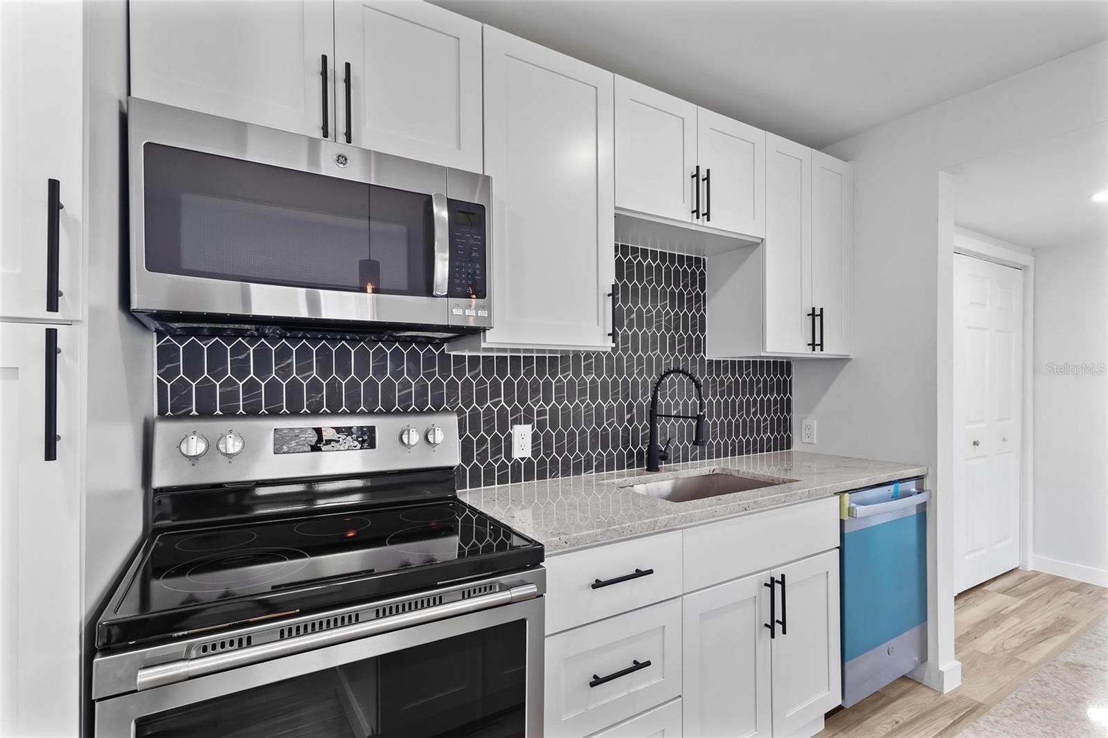 Image 8 of 25 For 711 19th Avenue S
