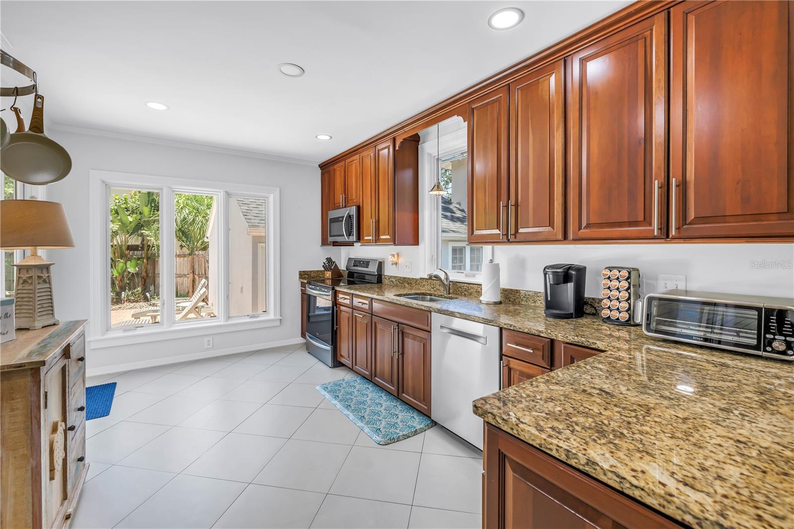 Image 18 of 48 For 555 21st Avenue Ne
