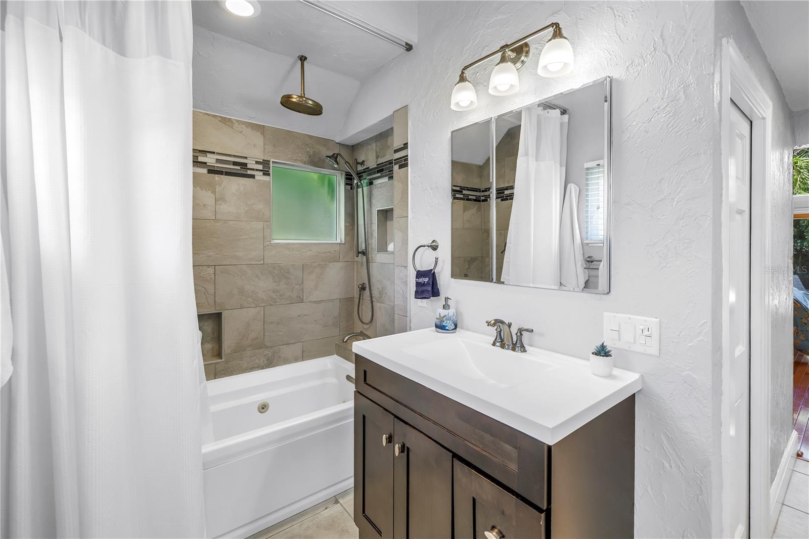 Image 25 of 48 For 555 21st Avenue Ne