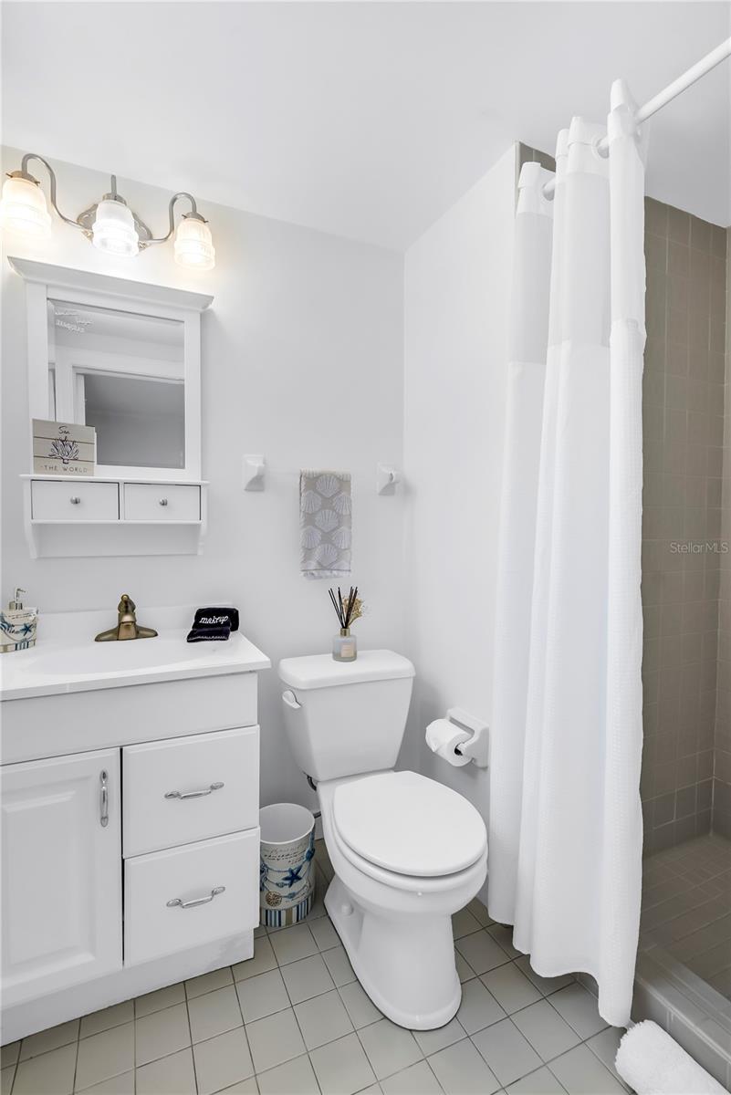 Image 33 of 48 For 555 21st Avenue Ne