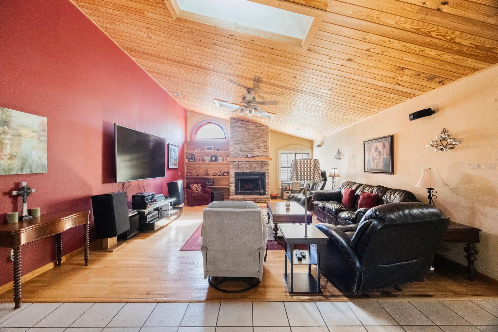 Image 13 of 61 For 512 Crystal Grove Boulevard