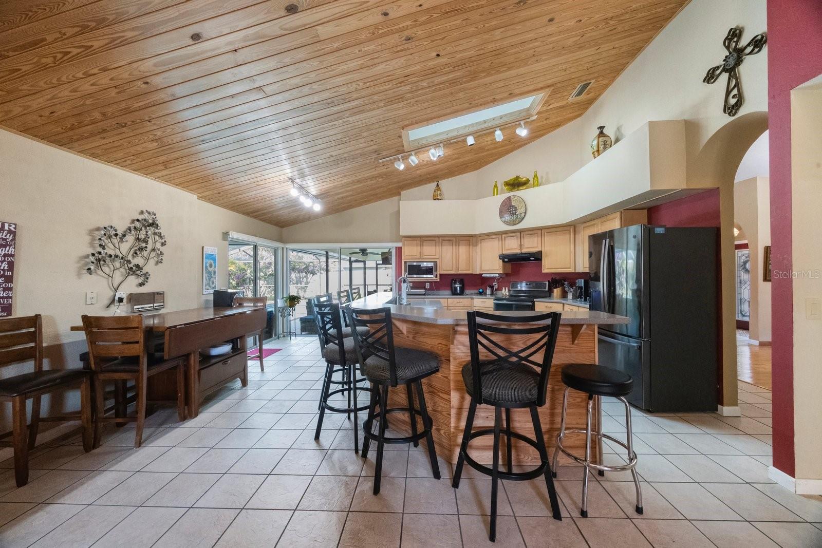 Image 18 of 61 For 512 Crystal Grove Boulevard