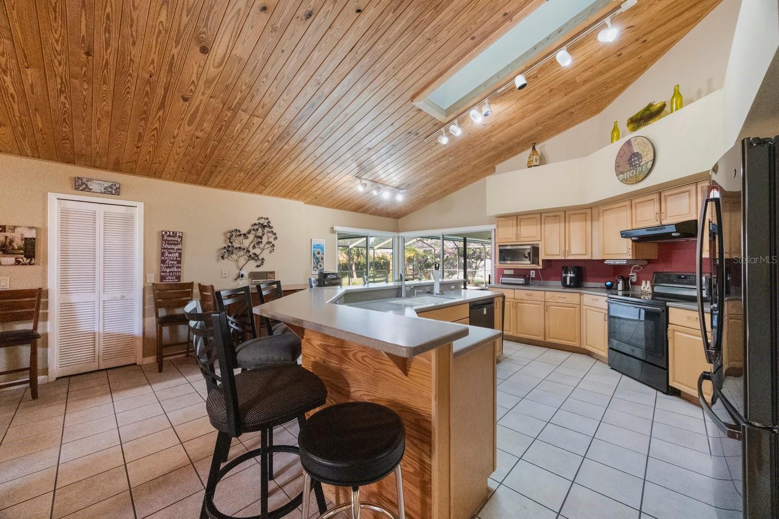 Image 19 of 61 For 512 Crystal Grove Boulevard