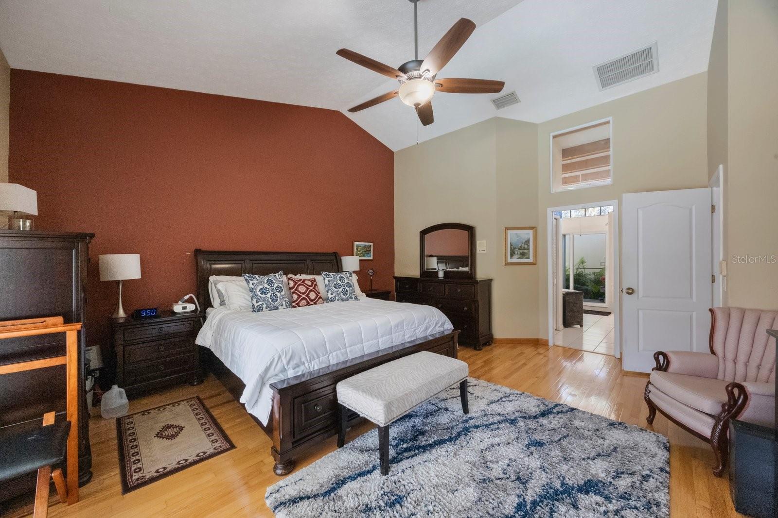 Image 24 of 61 For 512 Crystal Grove Boulevard