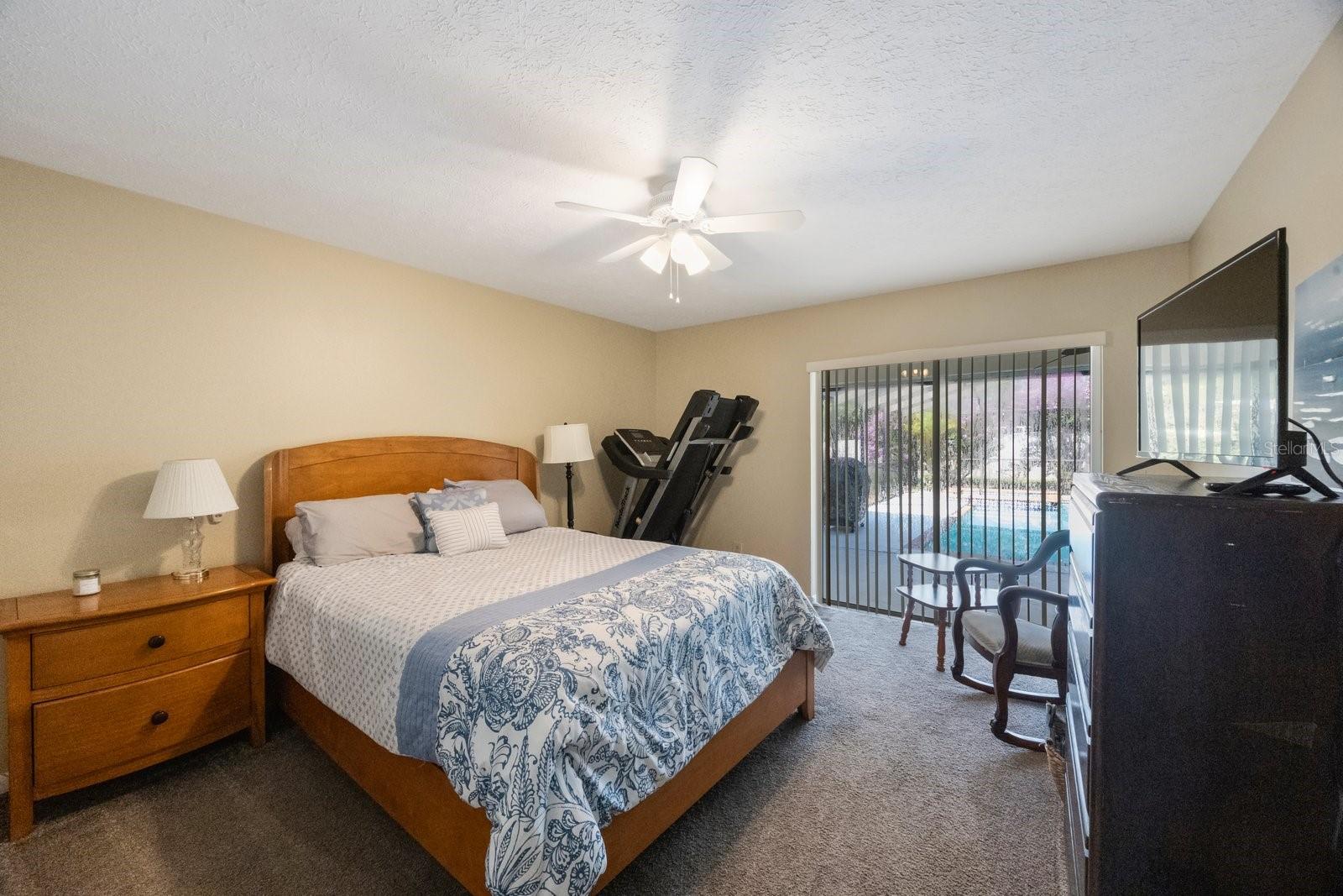 Image 32 of 61 For 512 Crystal Grove Boulevard