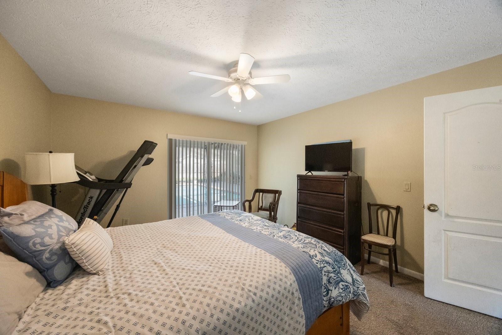 Image 33 of 61 For 512 Crystal Grove Boulevard