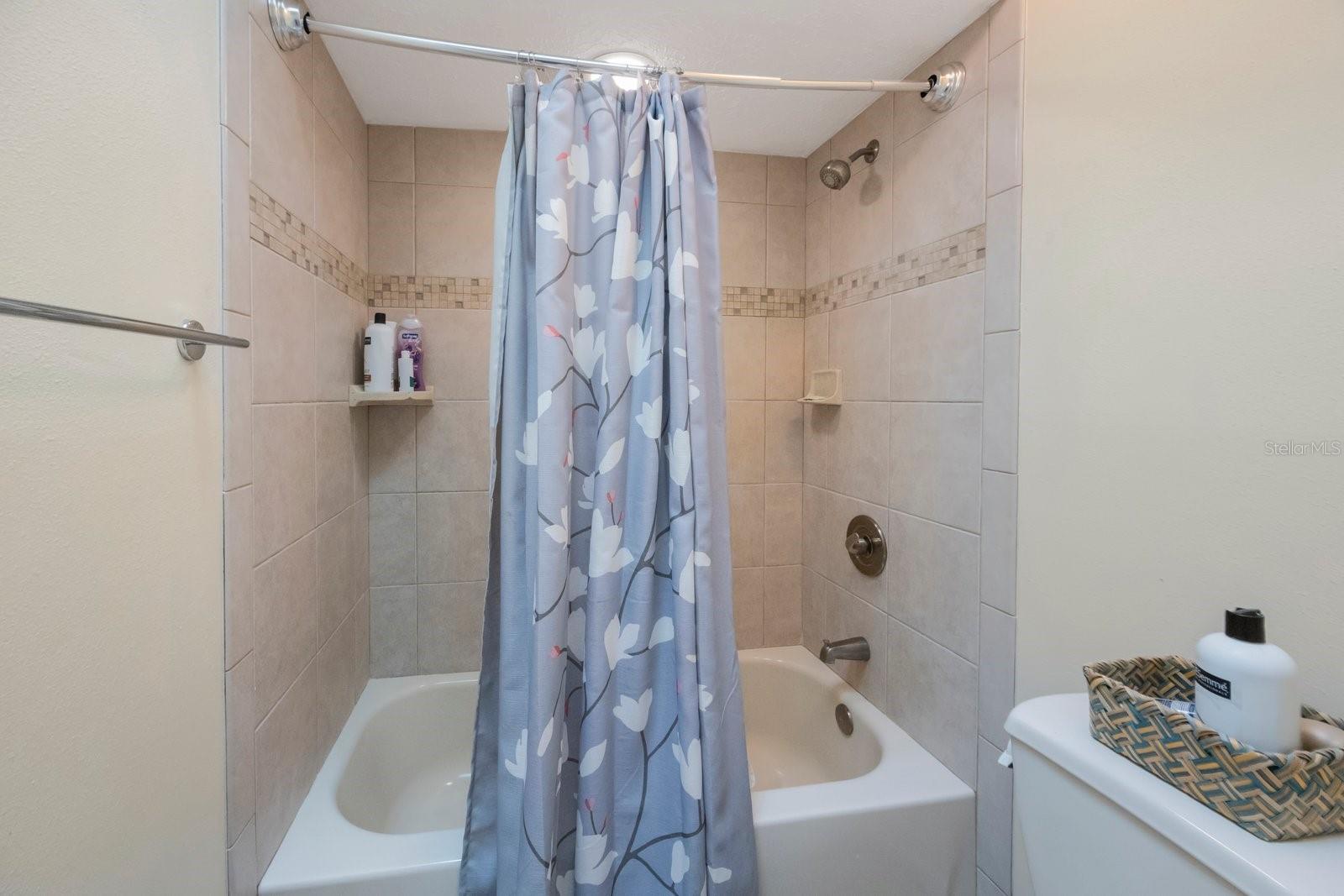 Image 36 of 61 For 512 Crystal Grove Boulevard
