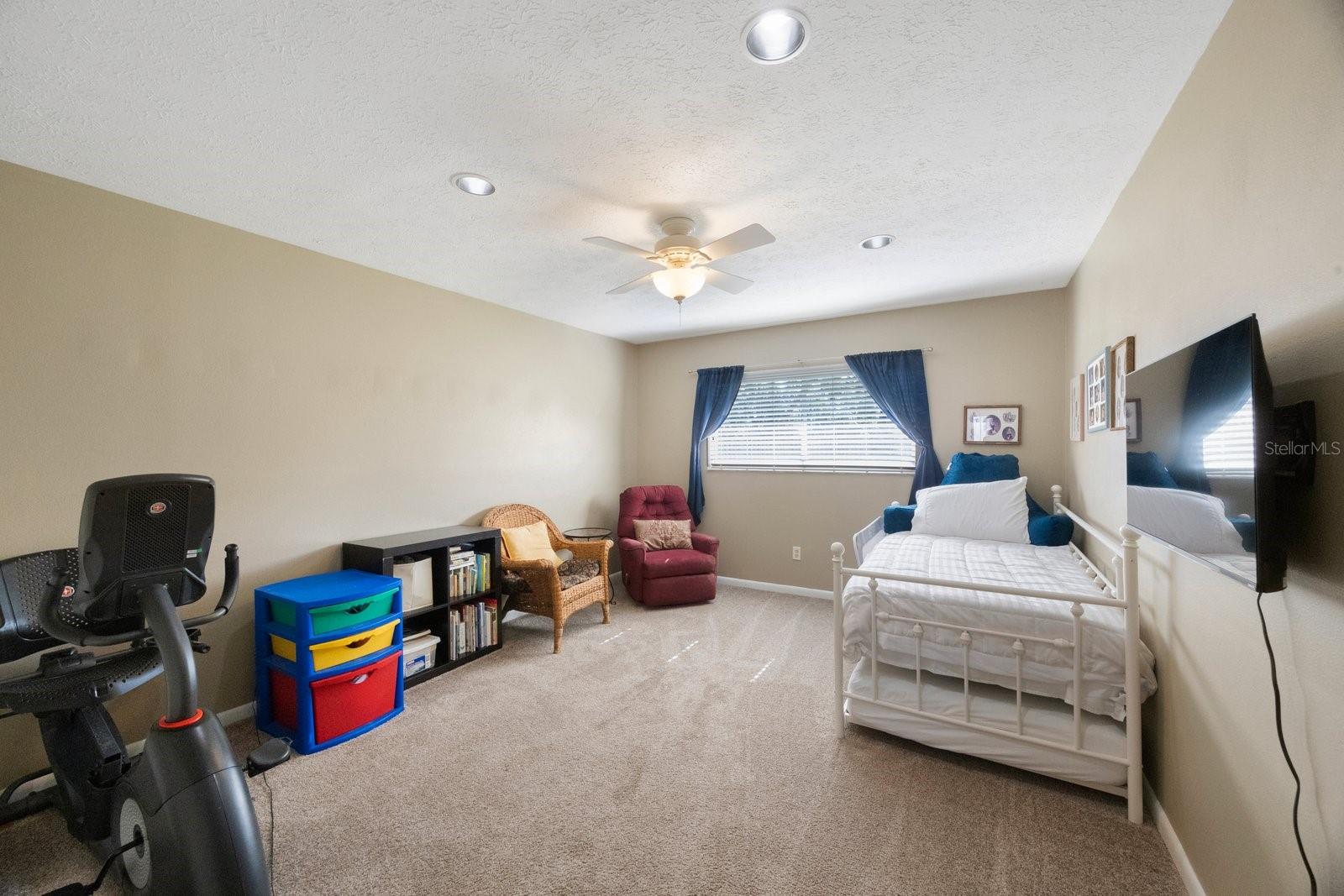 Image 39 of 61 For 512 Crystal Grove Boulevard