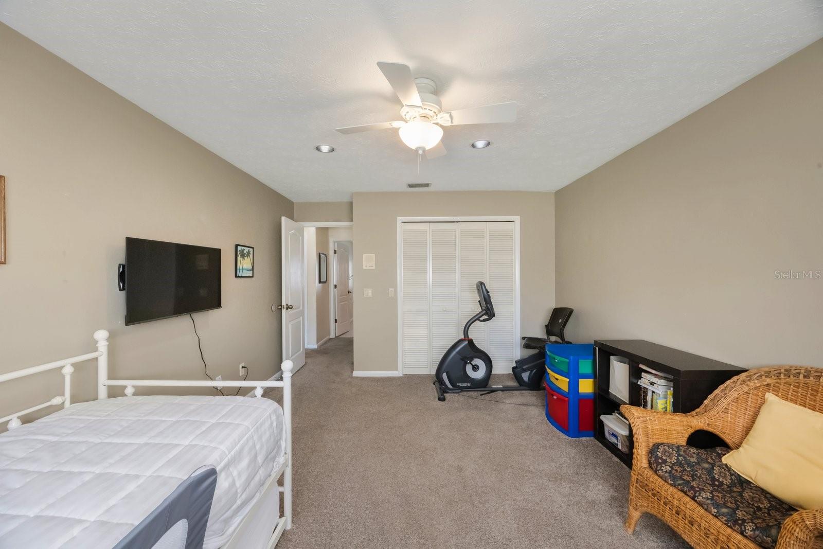 Image 40 of 61 For 512 Crystal Grove Boulevard
