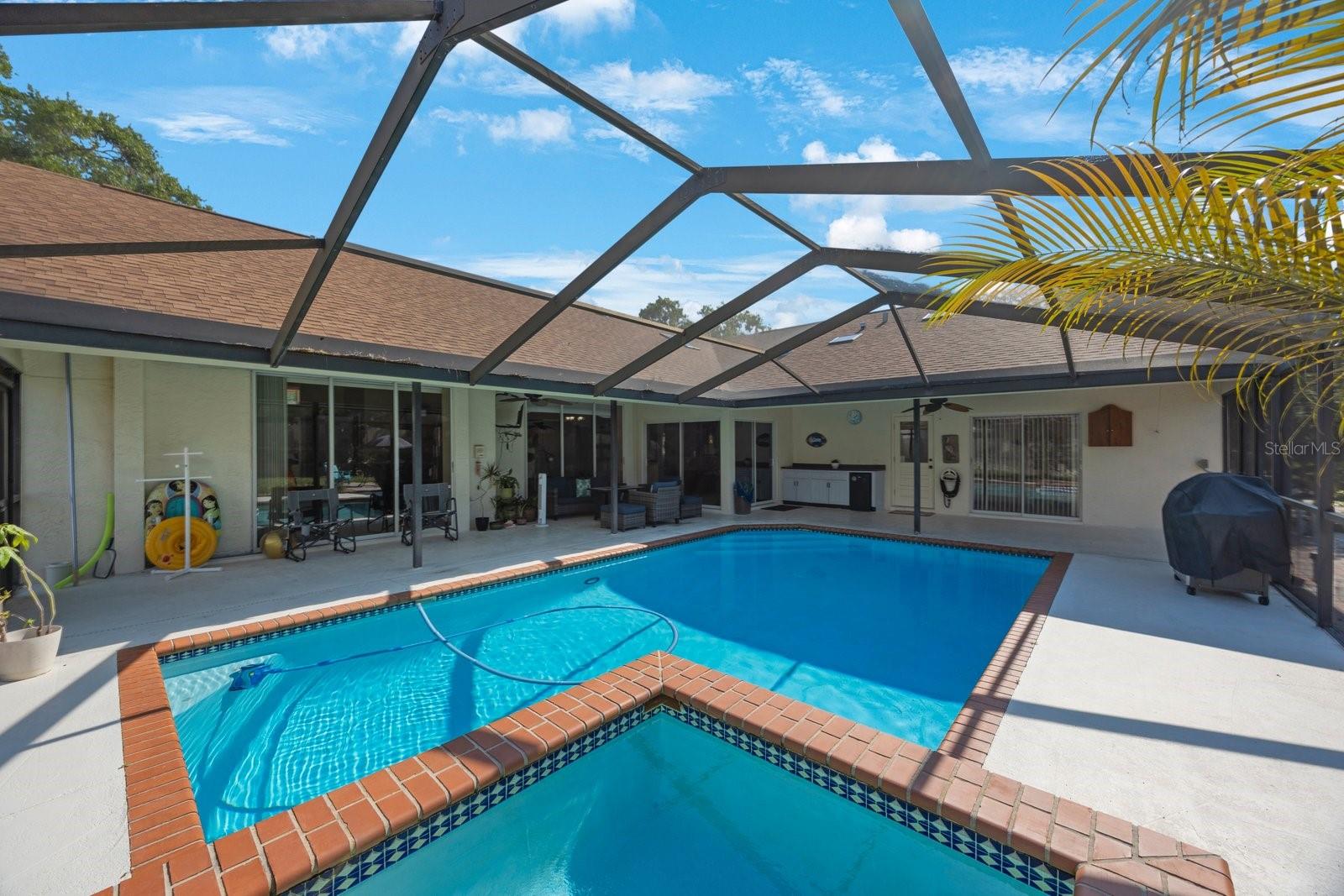 Image 48 of 61 For 512 Crystal Grove Boulevard