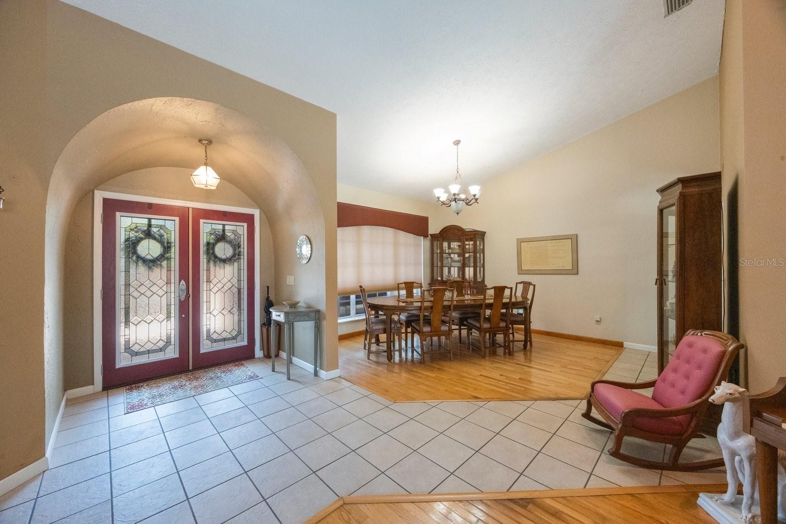 Image 6 of 61 For 512 Crystal Grove Boulevard