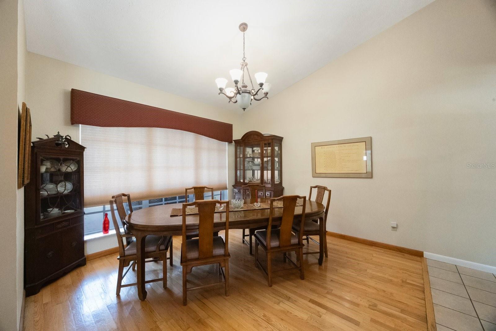 Image 7 of 61 For 512 Crystal Grove Boulevard