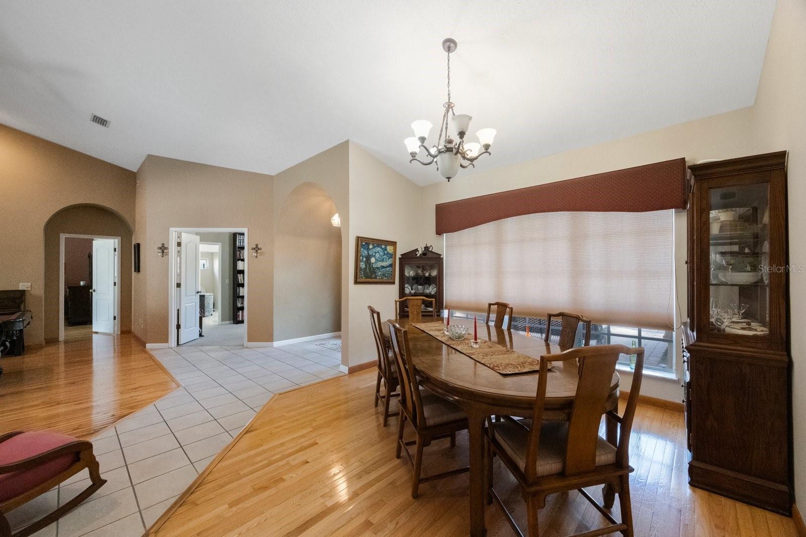 Image 8 of 61 For 512 Crystal Grove Boulevard