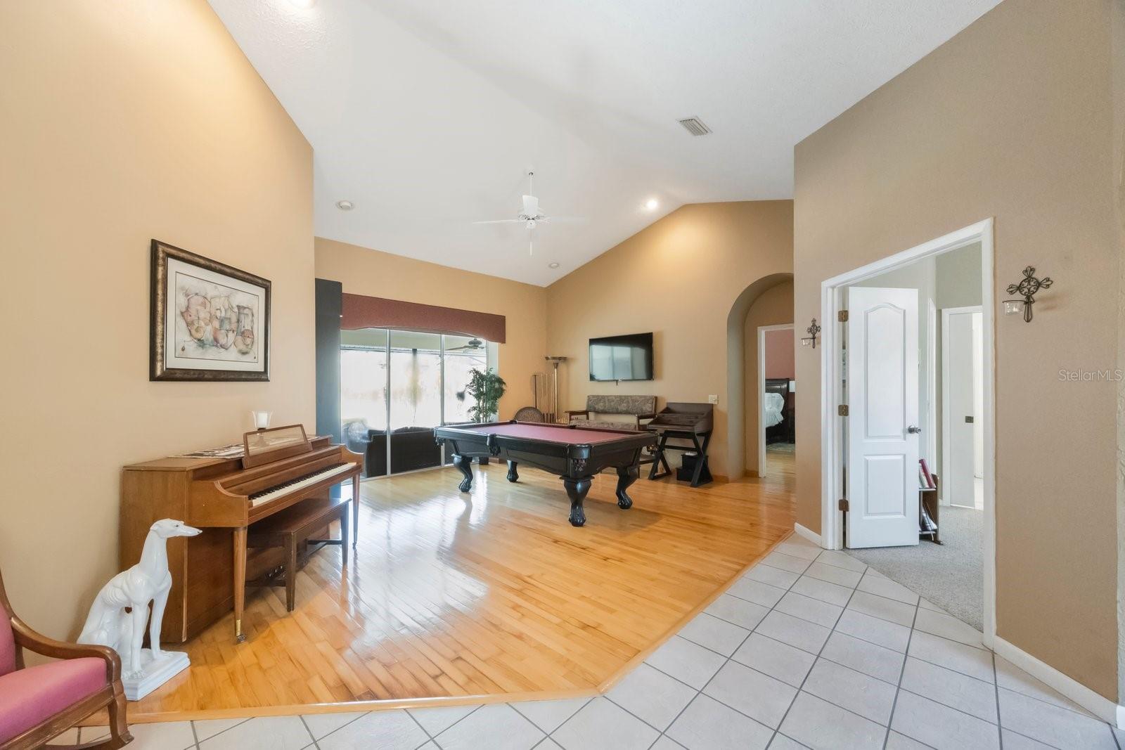 Image 9 of 61 For 512 Crystal Grove Boulevard