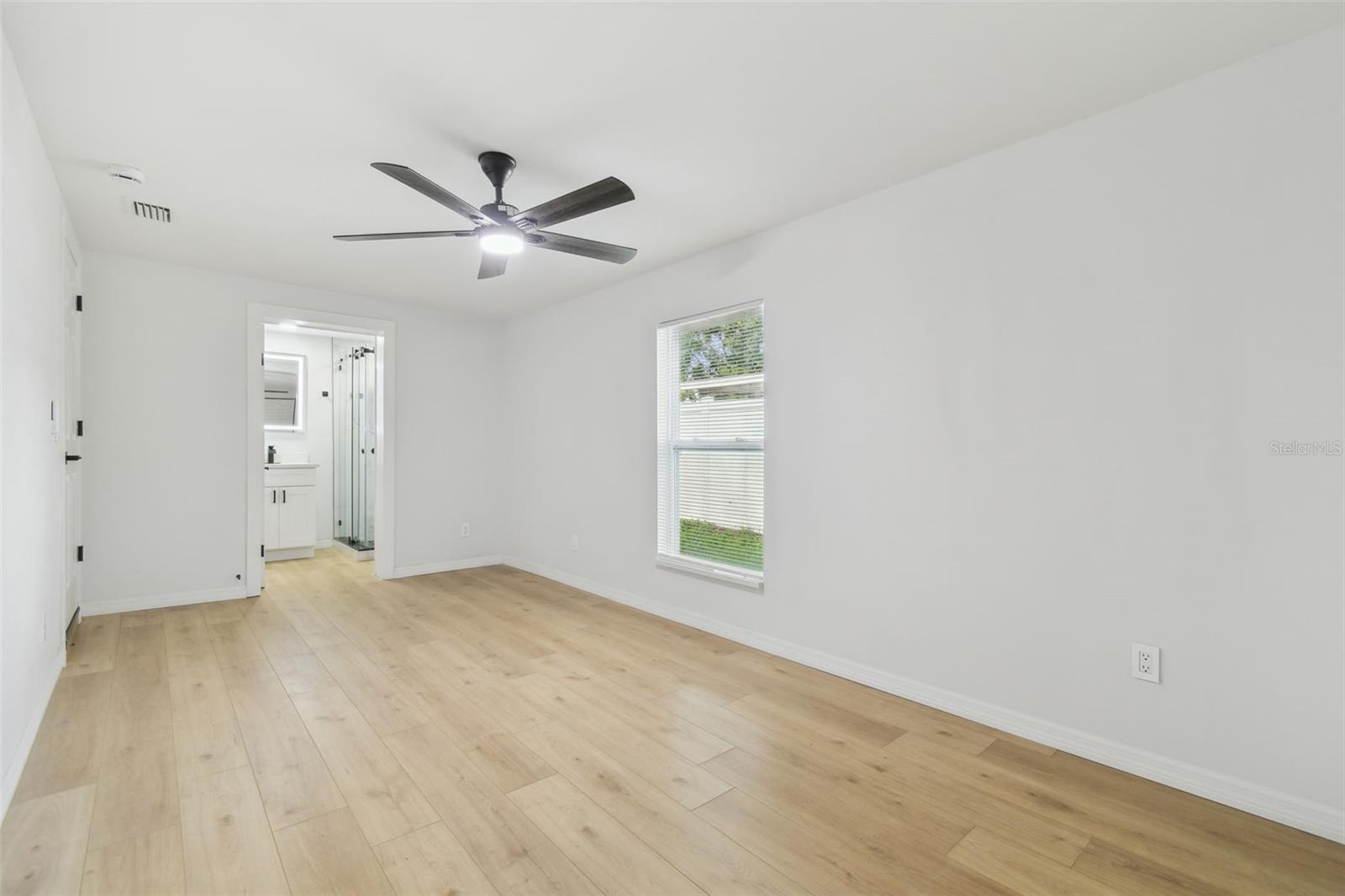 Image 17 of 49 For 4220 Regnas Avenue