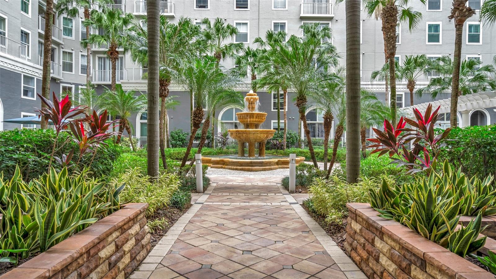 Listing photo id 36 for 700 Harbour Island Boulevard 311