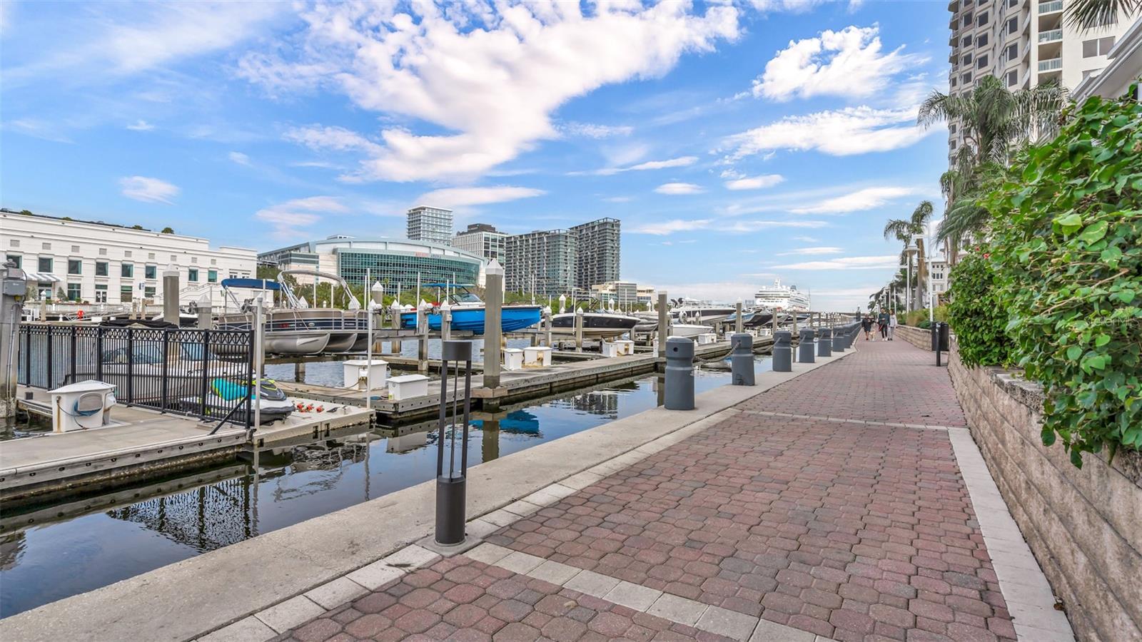 Listing photo id 2 for 700 Harbour Island Boulevard 311