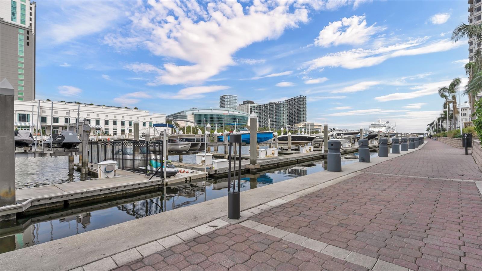 Listing photo id 45 for 700 Harbour Island Boulevard 311