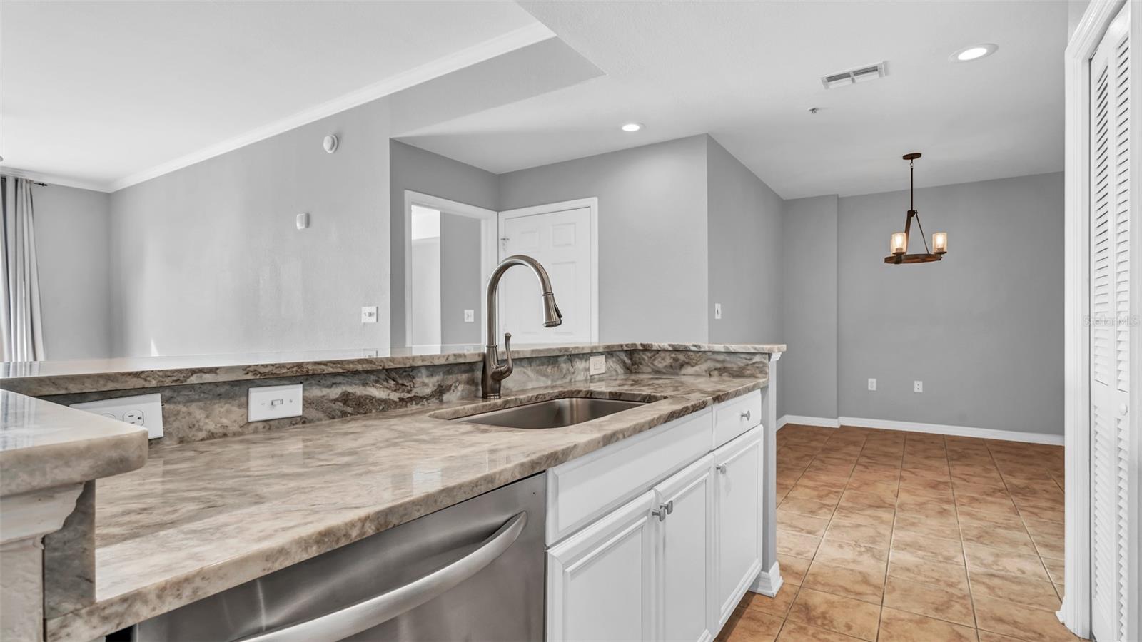 Listing photo id 6 for 700 Harbour Island Boulevard 311
