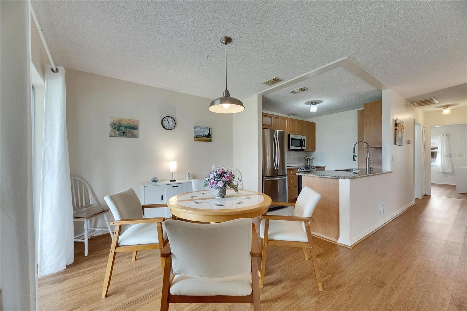 Image 11 of 41 For 123 Glendower Circle 123
