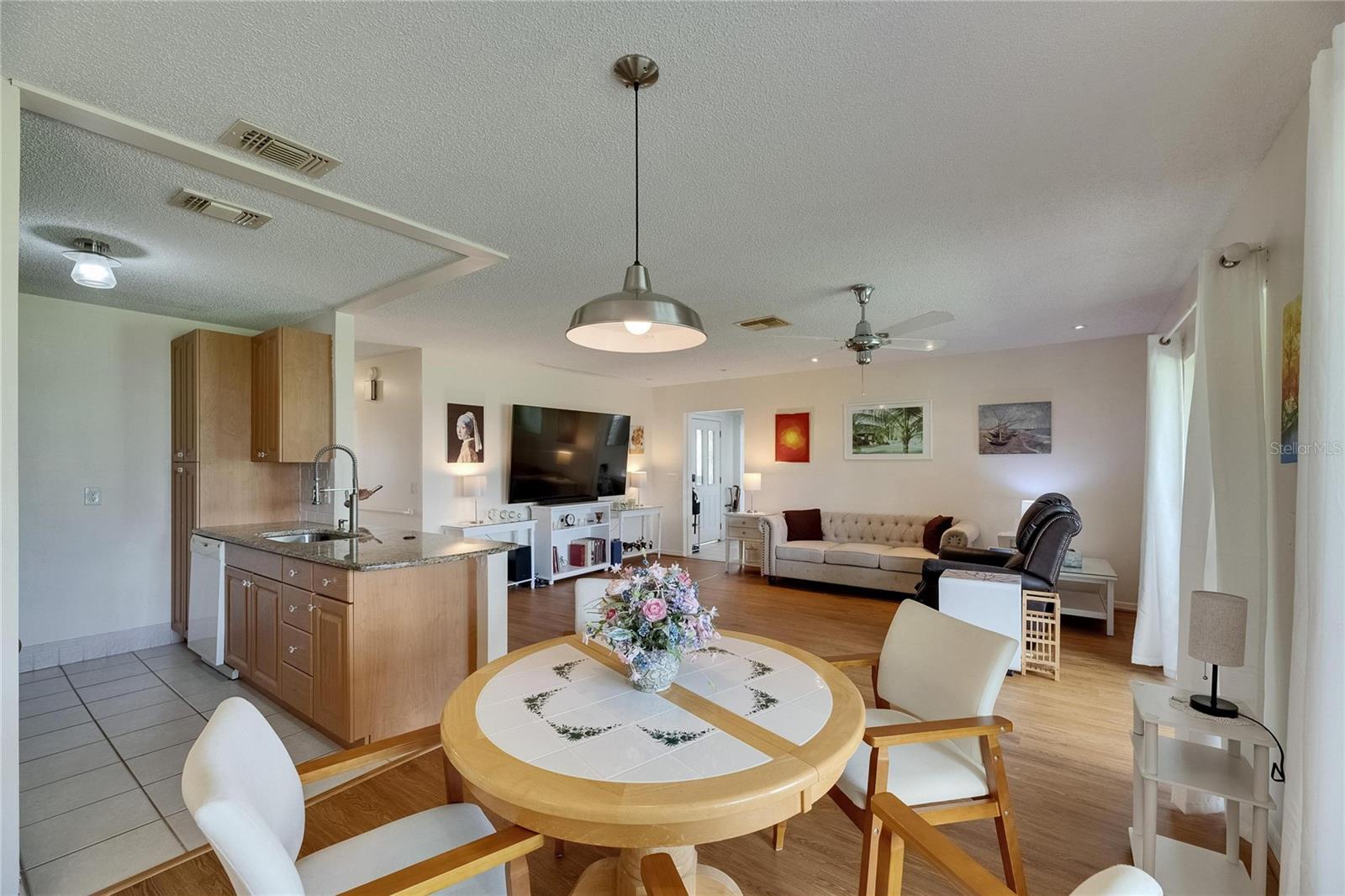 Image 16 of 41 For 123 Glendower Circle 123