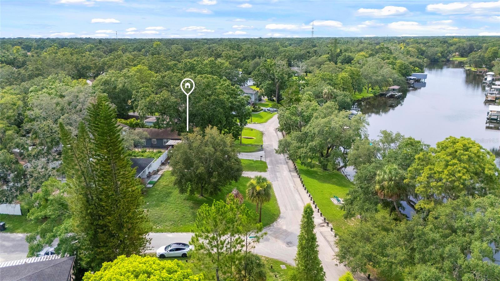 Listing photo id 10 for 5608 River Shore Drive