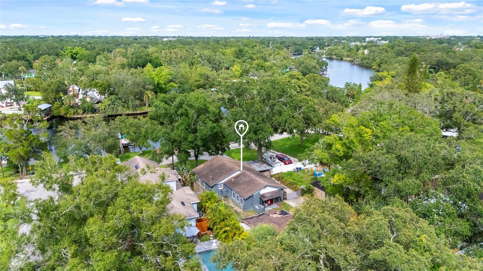 Listing photo id 11 for 5608 River Shore Drive