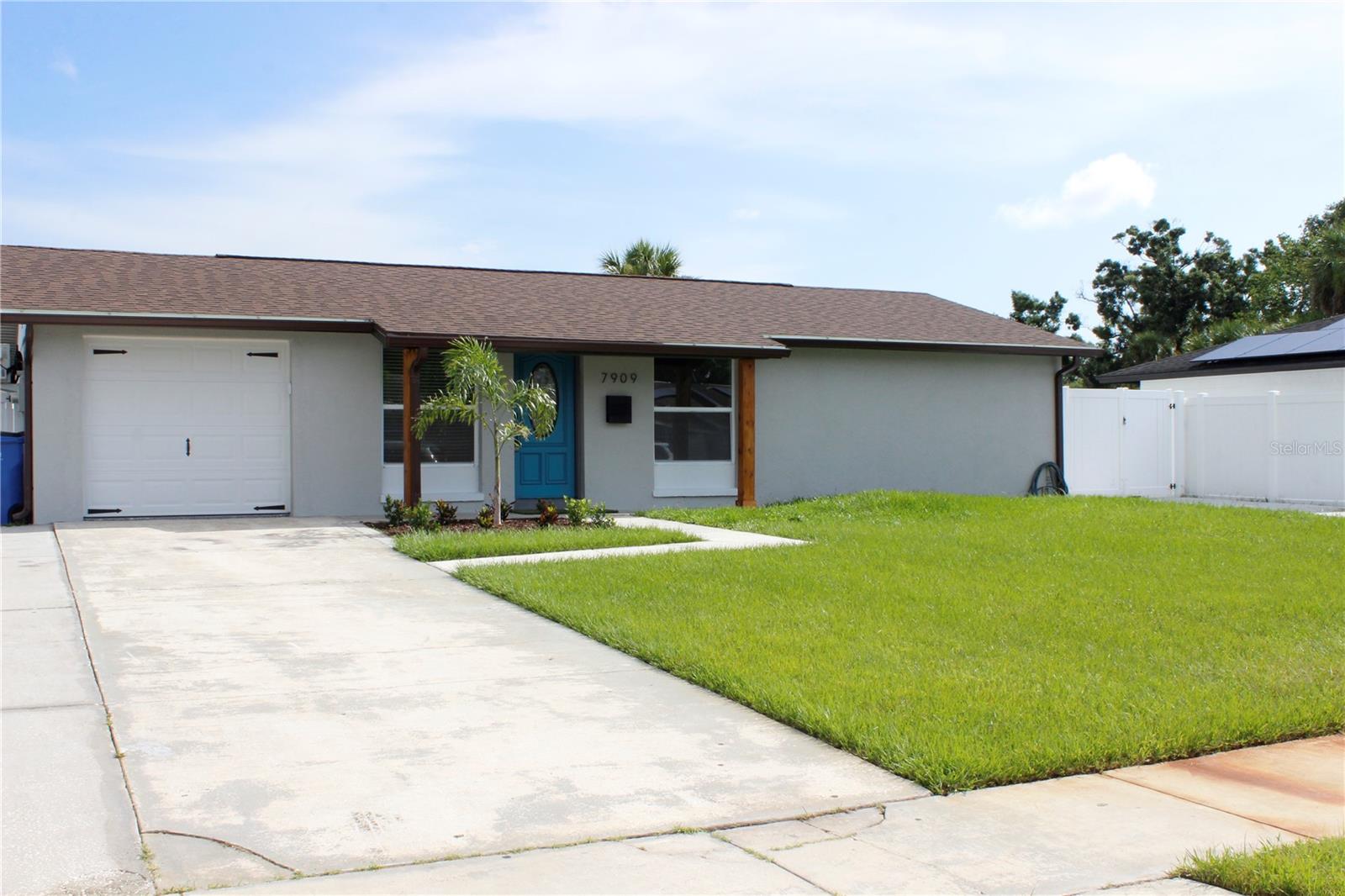 Image 3 of 50 For 7909 Woodgrove Circle