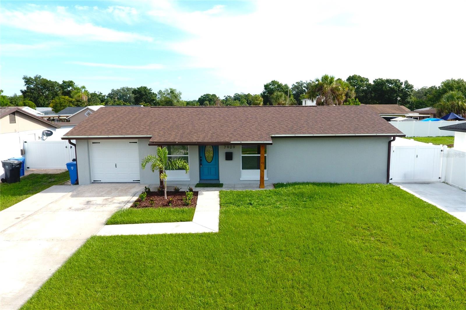 Image 4 of 50 For 7909 Woodgrove Circle