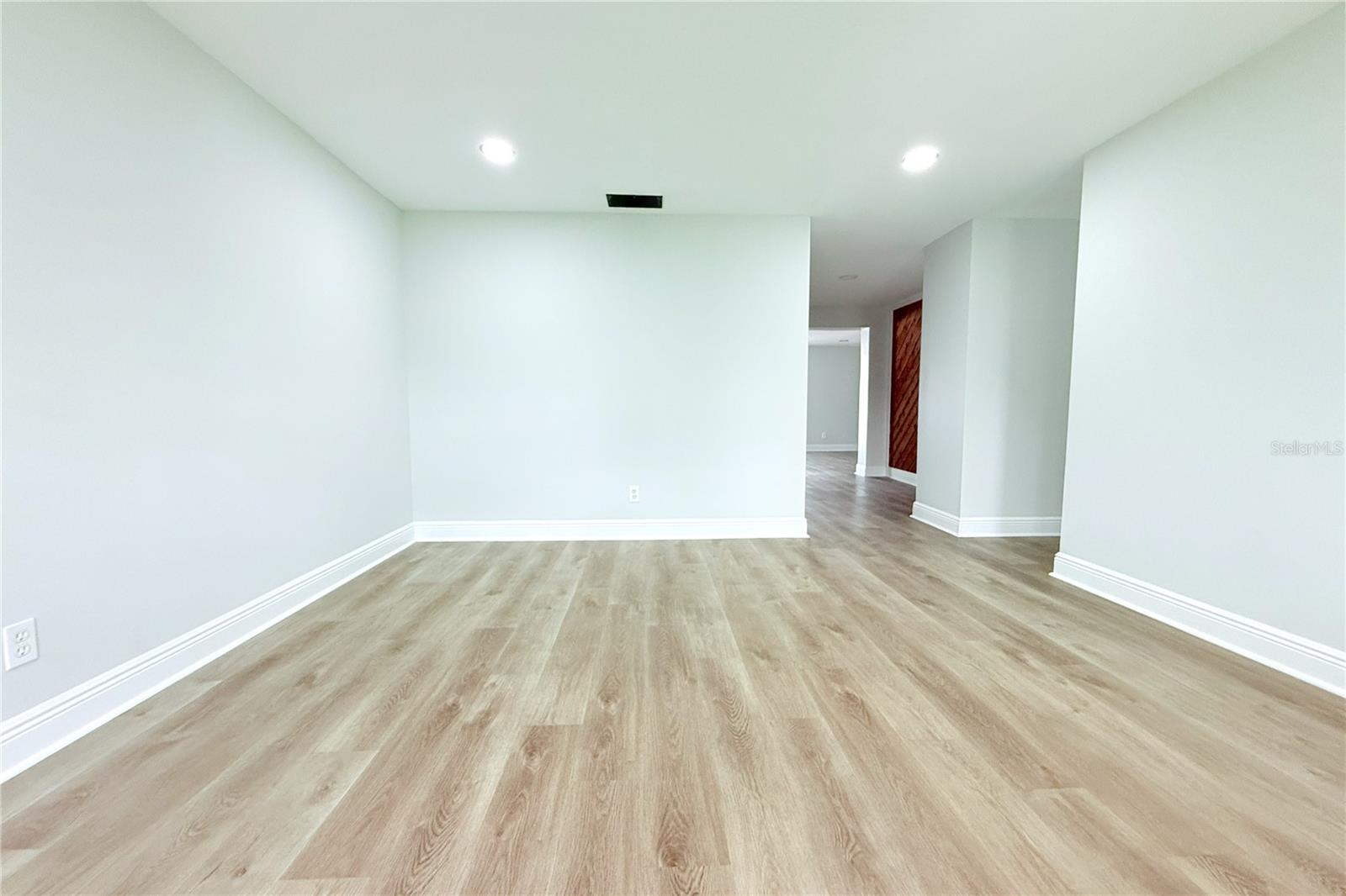 Image 7 of 50 For 7909 Woodgrove Circle